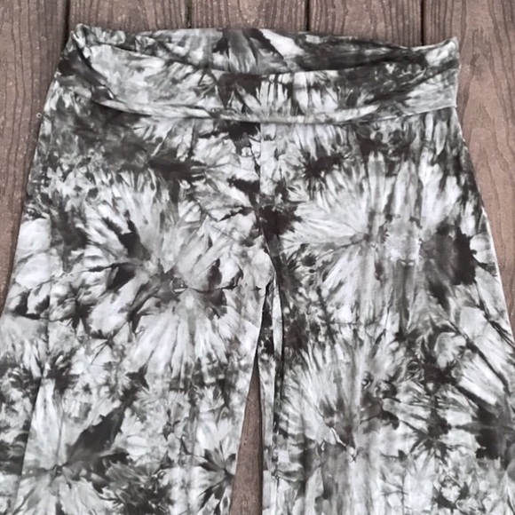 Tie-Dye Extra Wide Palazzo Pants - Picture 2 of 5